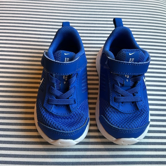 Nike blue toddler sneakers - Picture 2 of 4